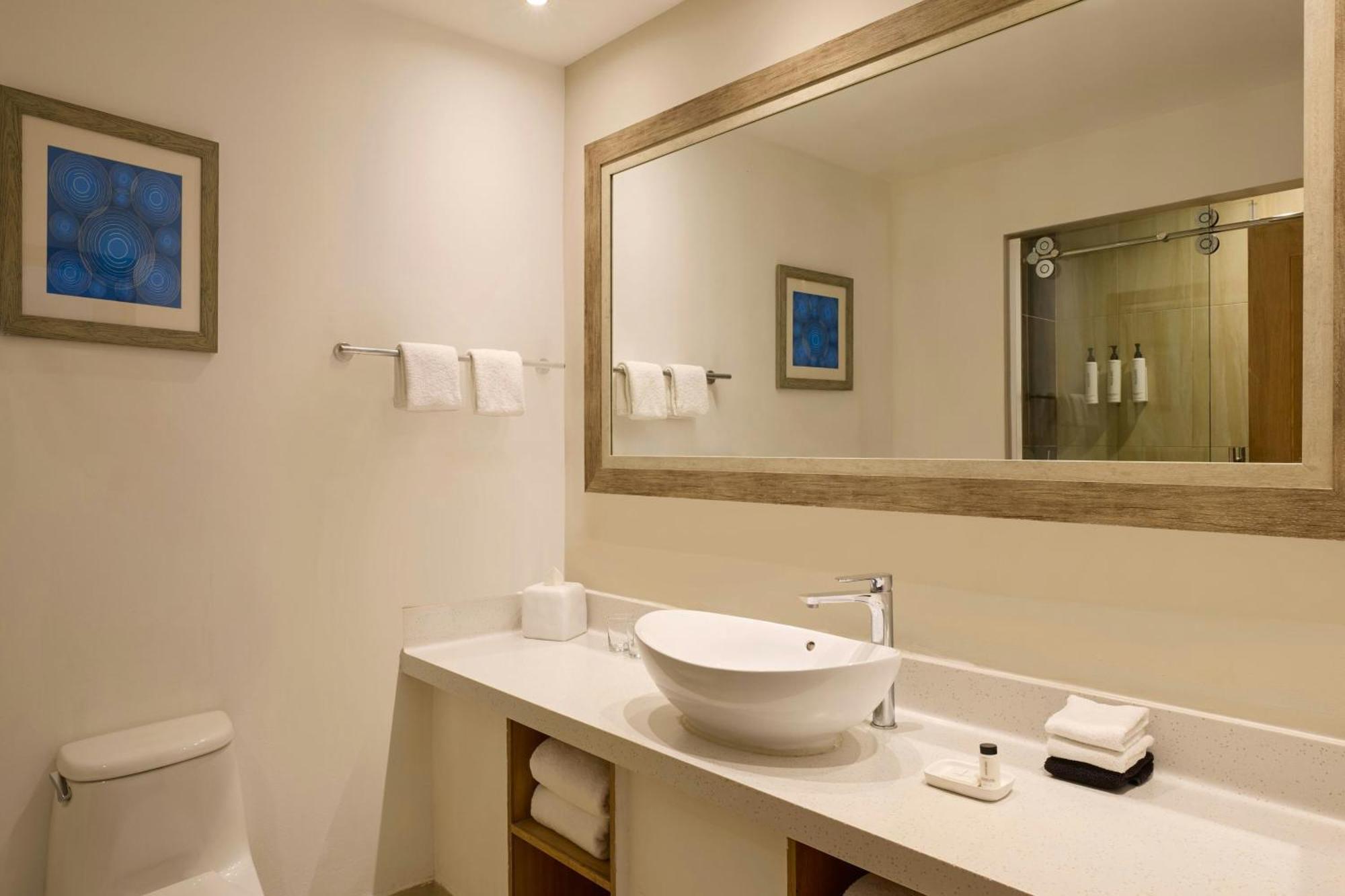 Waves Resort & Spa, Barbados, An Autograph Collection All-Inclusive Resort Saint James Bagian luar foto