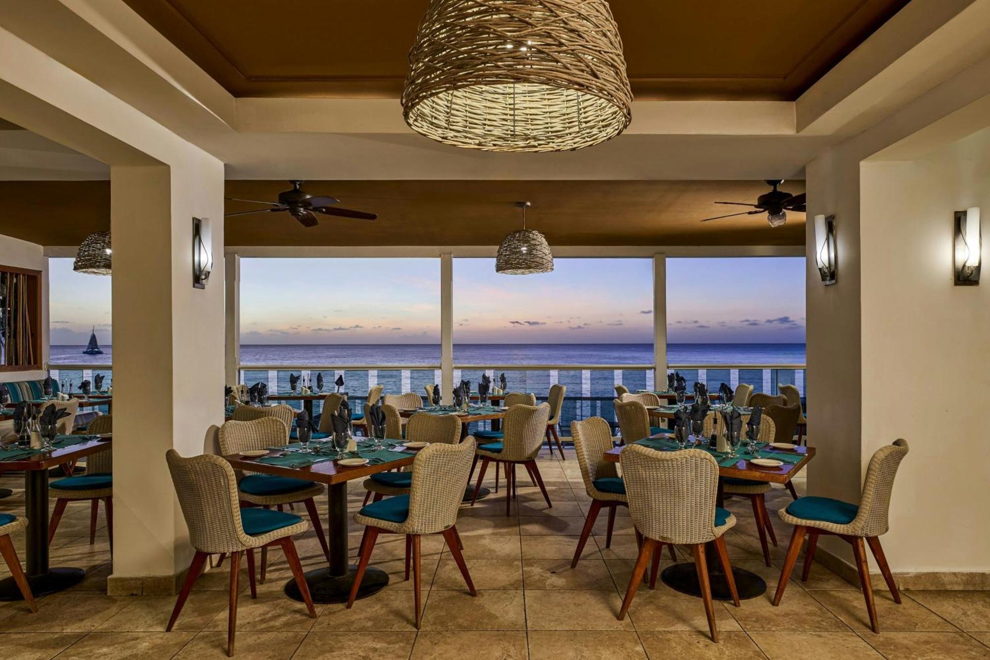 Waves Resort & Spa, Barbados, An Autograph Collection All-Inclusive Resort Saint James Bagian luar foto